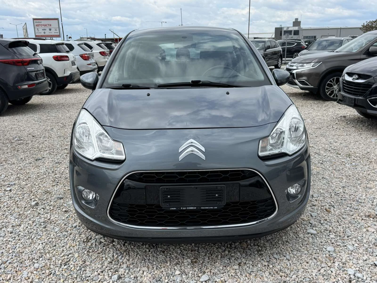 Citroen C3 1.4i 74ks, снимка 2 - Автомобили и джипове - 54389747