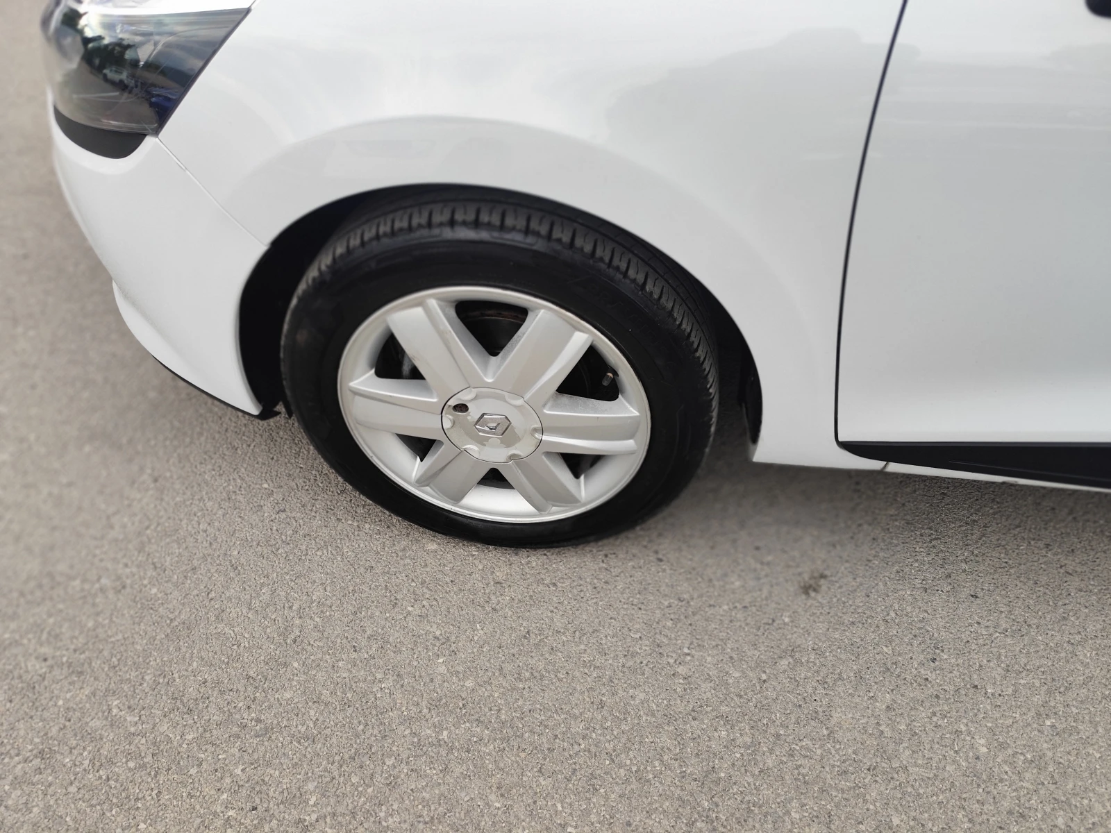 Renault Clio 1.5DCi* SPORTER* LED* EURO5B* , снимка 15 - Автомобили и джипове - 54631835