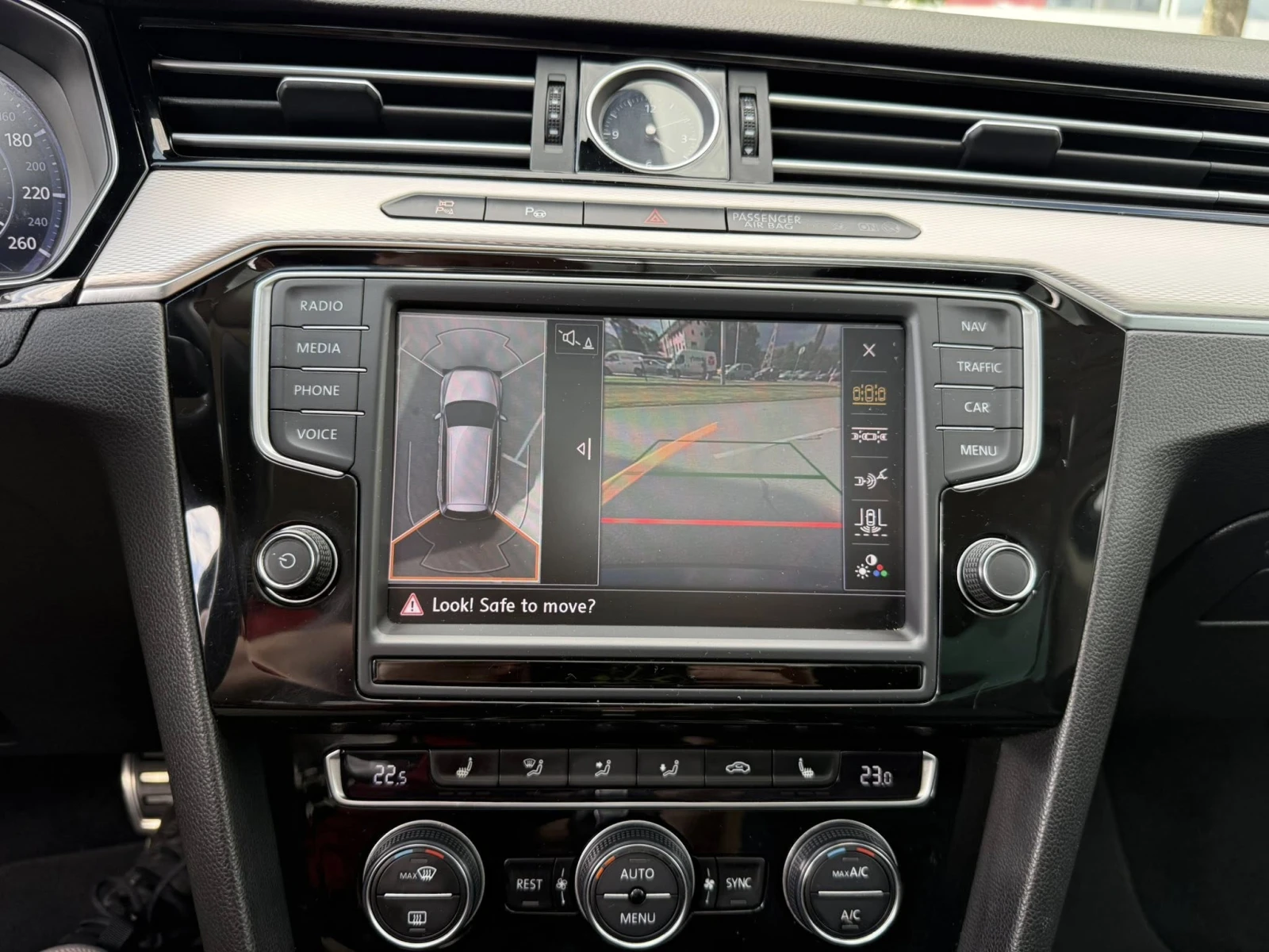 VW Alltrack 2.0 TSI CH 4x4, снимка 16 - Автомобили и джипове - 54786764