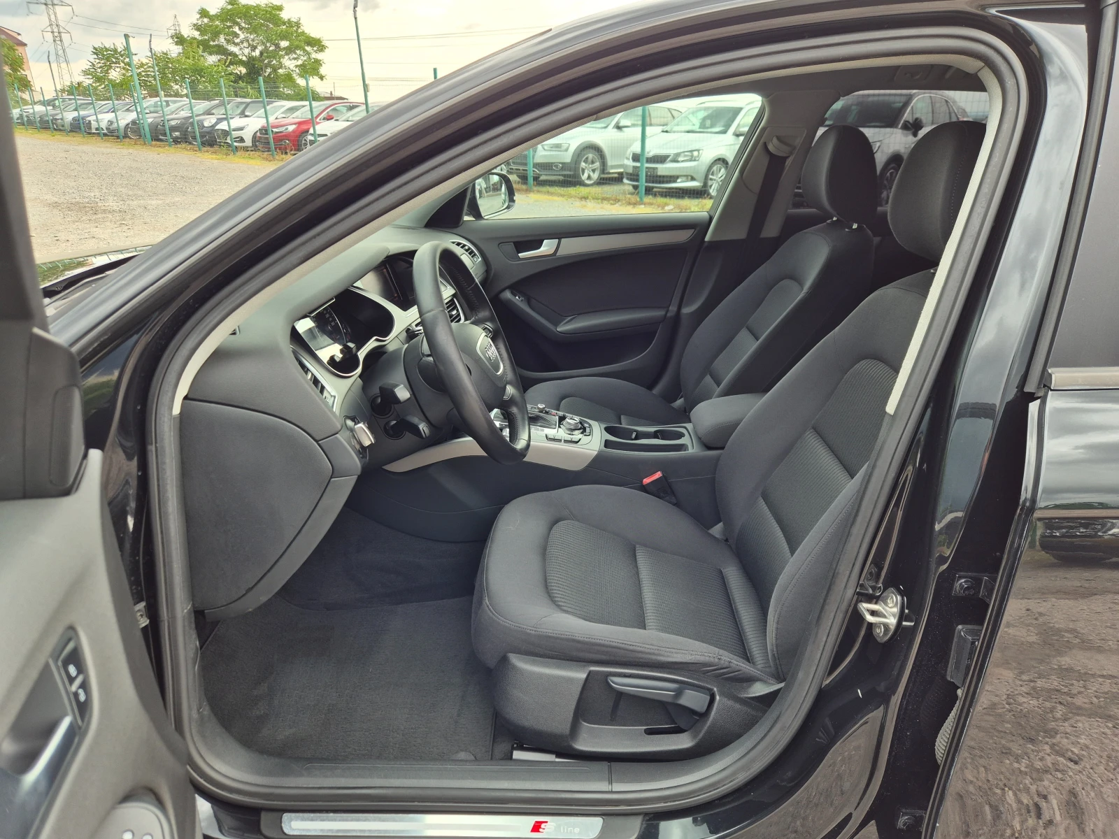 Audi A4 2.0TDI Автомат, снимка 13 - Автомобили и джипове - 54954648