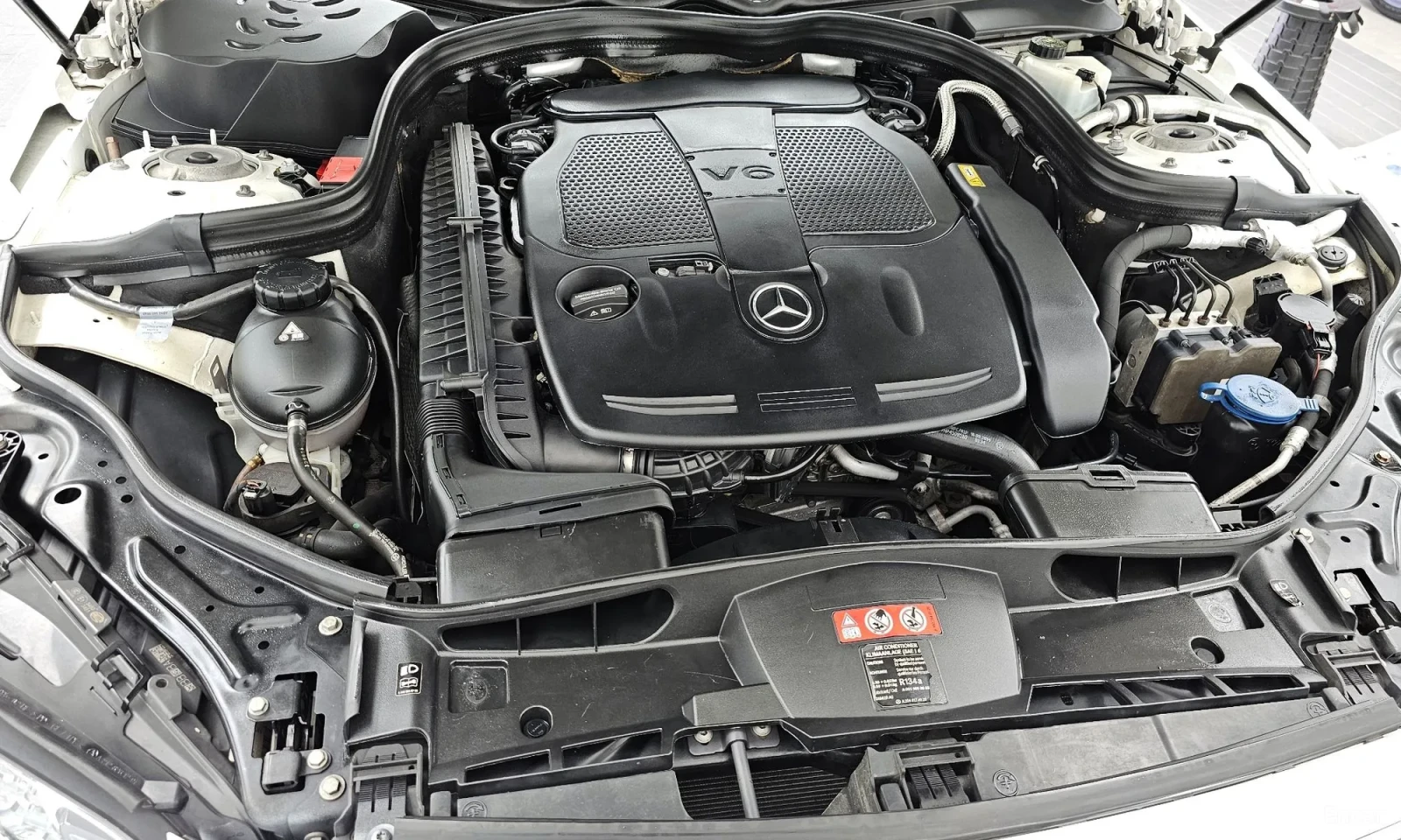 Mercedes-Benz E 300 AVANTGARDE* FACELIFT* 4MATIC* PANO* KEYLESS* 10000, снимка 6 - Автомобили и джипове - 55055802