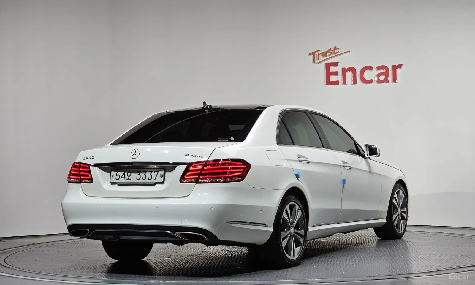 Mercedes-Benz E 300 AVANTGARDE* FACELIFT* 4MATIC* PANO* KEYLESS* 10000, снимка 2 - Автомобили и джипове - 55055802