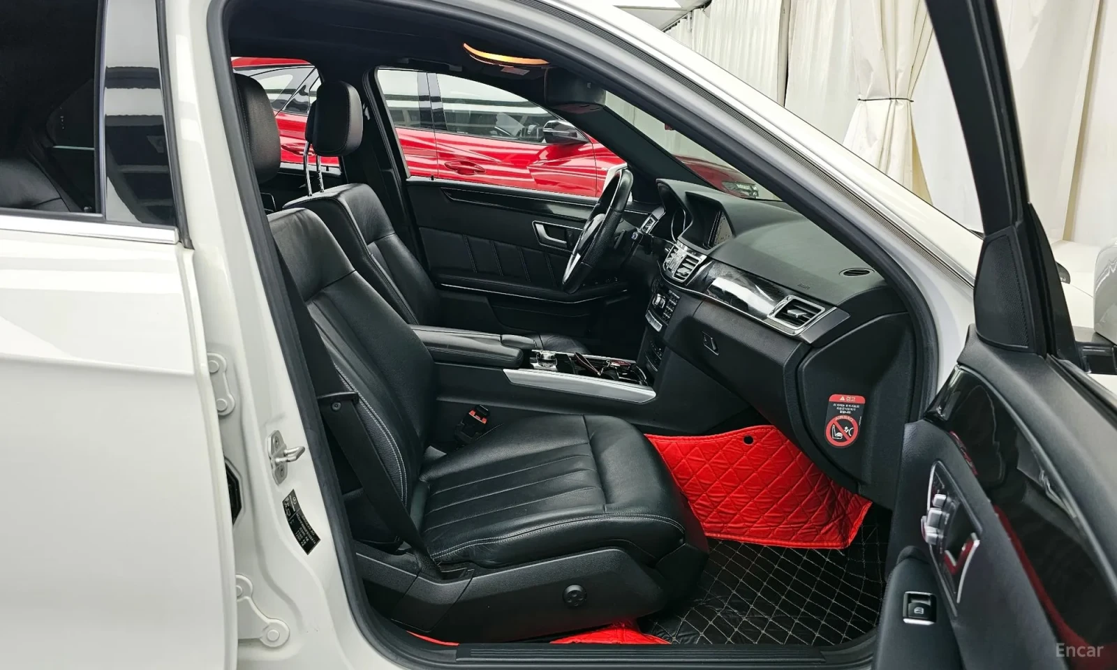 Mercedes-Benz E 300 AVANTGARDE* FACELIFT* 4MATIC* PANO* KEYLESS* 10000, снимка 11 - Автомобили и джипове - 55055802