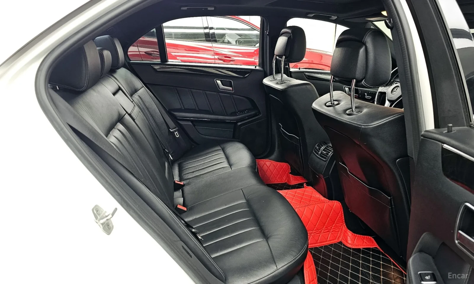 Mercedes-Benz E 300 AVANTGARDE* FACELIFT* 4MATIC* PANO* KEYLESS* 10000, снимка 12 - Автомобили и джипове - 55055802