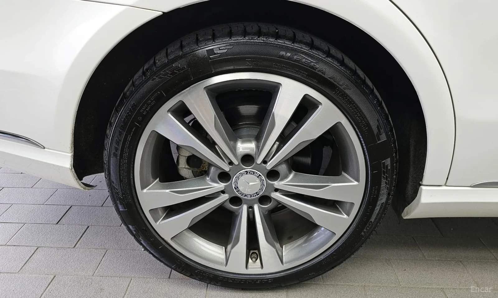 Mercedes-Benz E 300 AVANTGARDE* FACELIFT* 4MATIC* PANO* KEYLESS* 10000, снимка 5 - Автомобили и джипове - 55055802