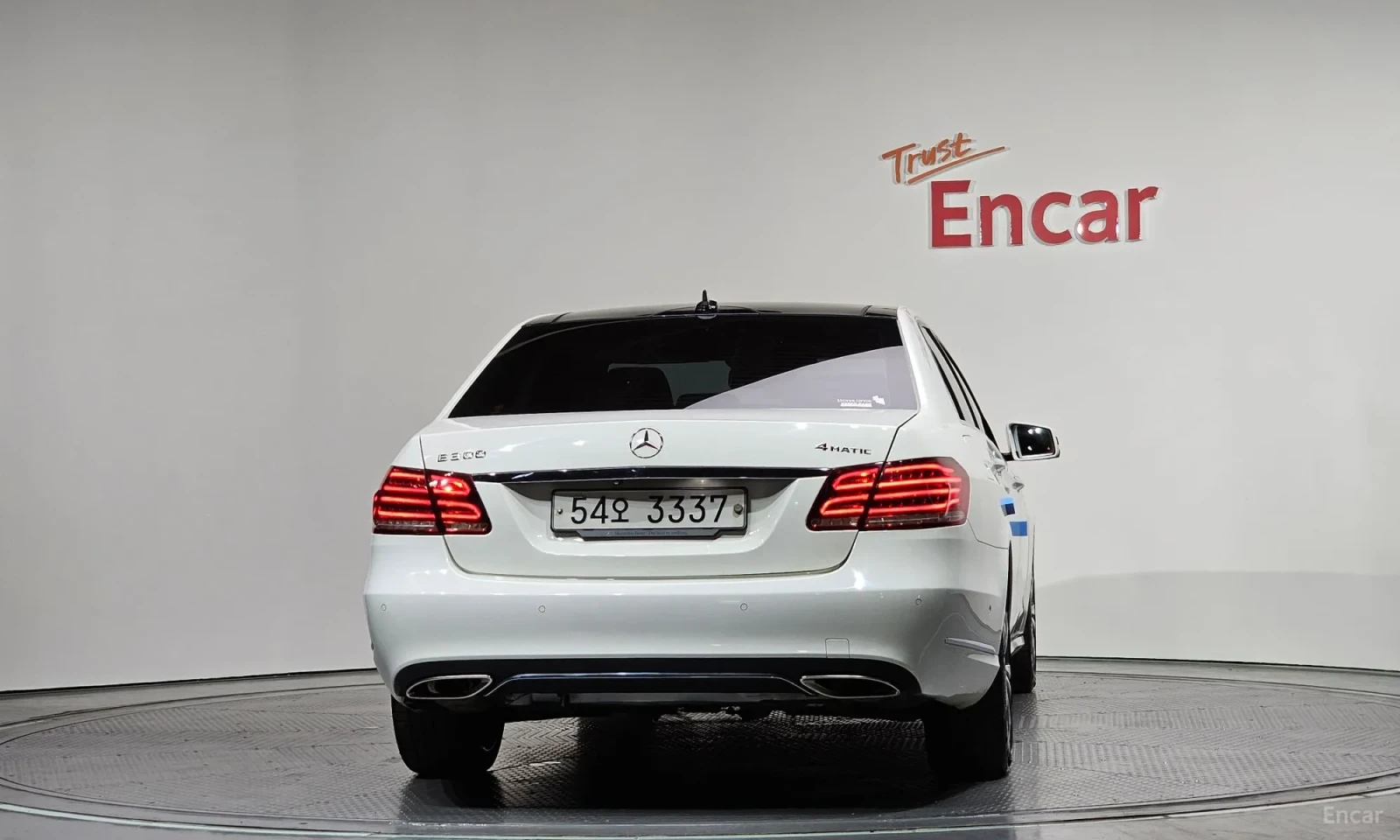 Mercedes-Benz E 300 AVANTGARDE* FACELIFT* 4MATIC* PANO* KEYLESS* 10000, снимка 4 - Автомобили и джипове - 55055802