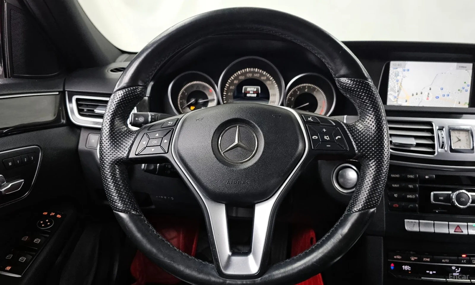 Mercedes-Benz E 300 AVANTGARDE* FACELIFT* 4MATIC* PANO* KEYLESS* 10000, снимка 13 - Автомобили и джипове - 55055802