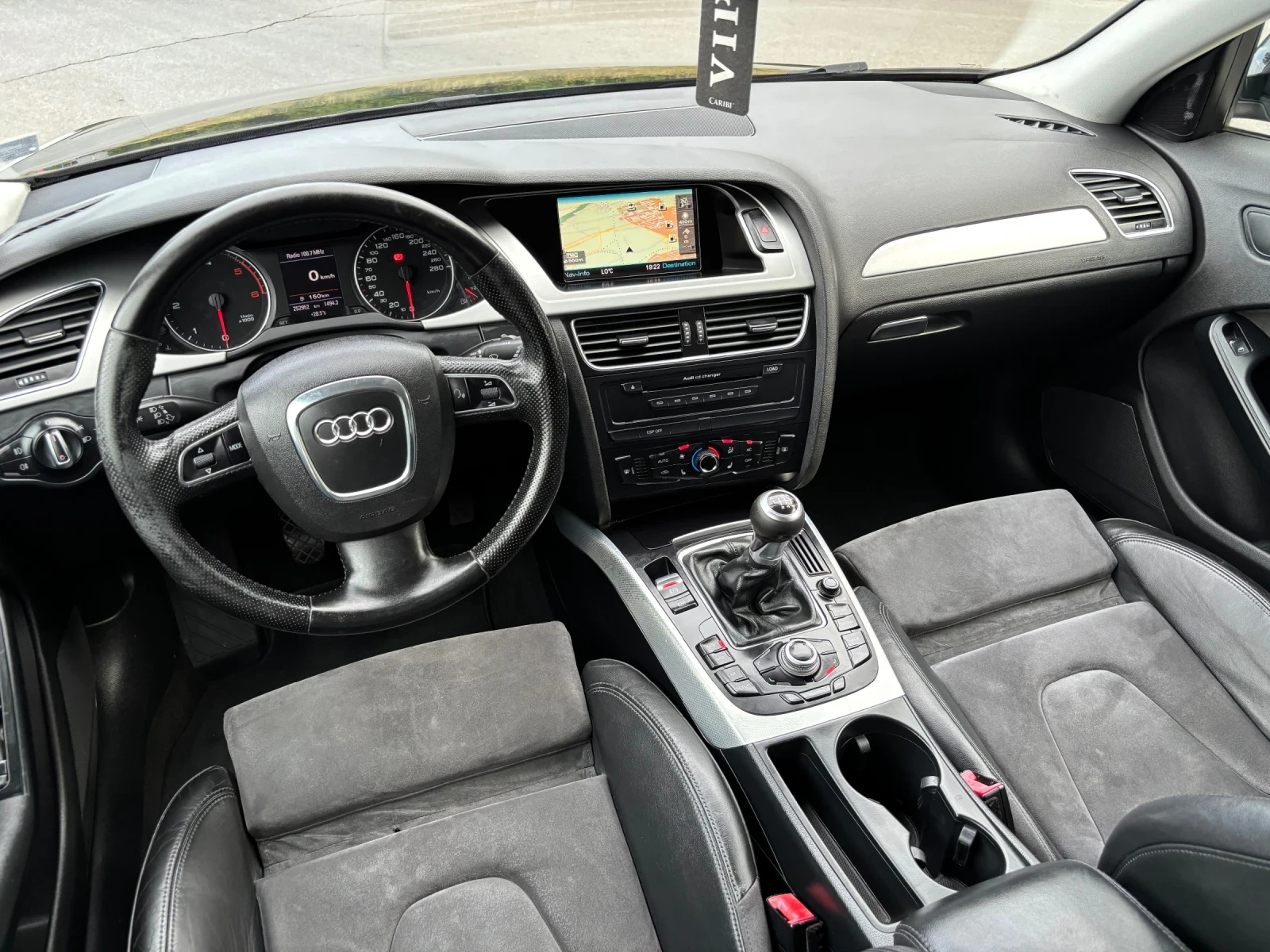 Audi A4 2.0 TDI // Top// S line//, снимка 15 - Автомобили и джипове - 55358987
