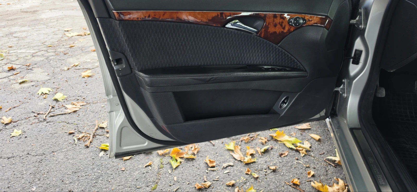Mercedes-Benz E 220, снимка 2 - Автомобили и джипове - 55602655