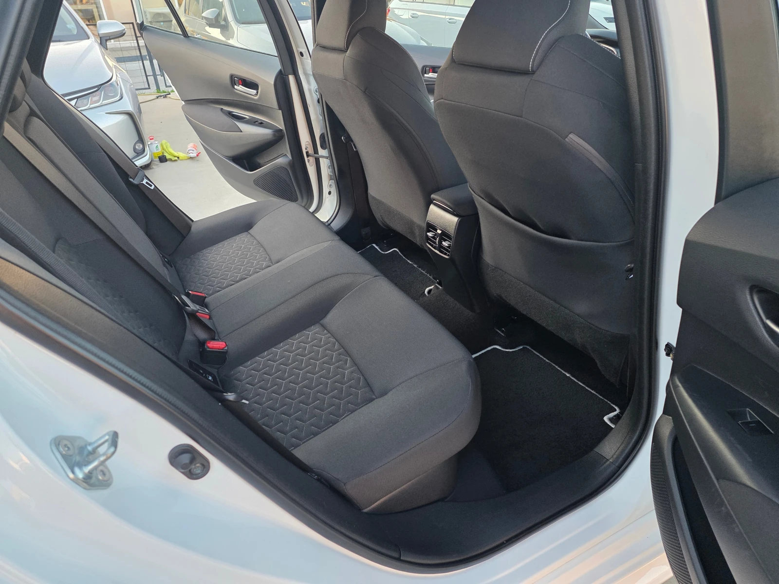 Toyota Corolla 1, 8 HYBRID A/T 122�� | Mobile.bg � ����������� 10