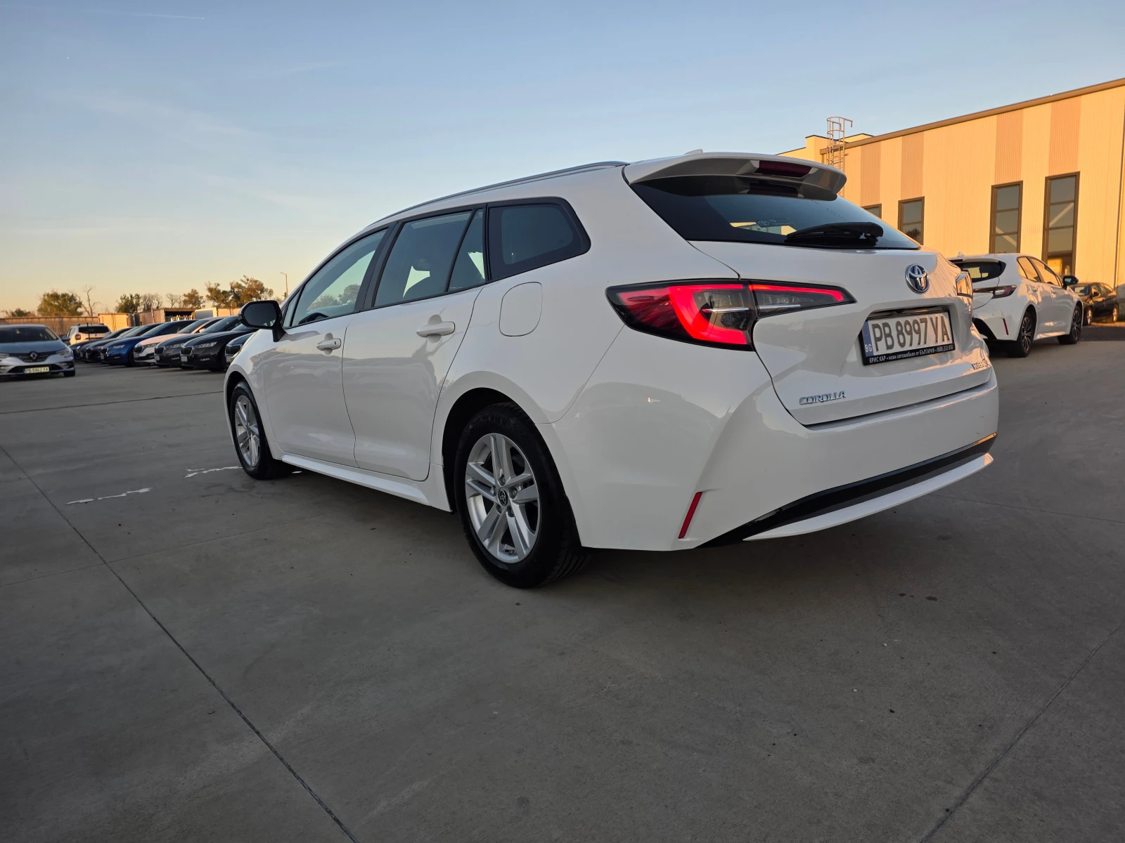 Toyota Corolla 1, 8 HYBRID A/T 122�� | Mobile.bg � ����������� 3