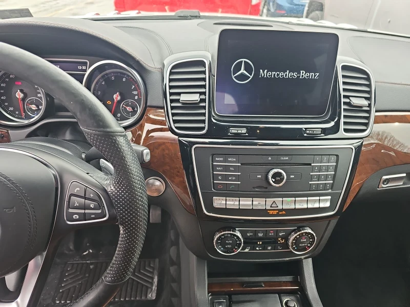 Mercedes-Benz GLS 500, снимка 9 - Автомобили и джипове - 48725765