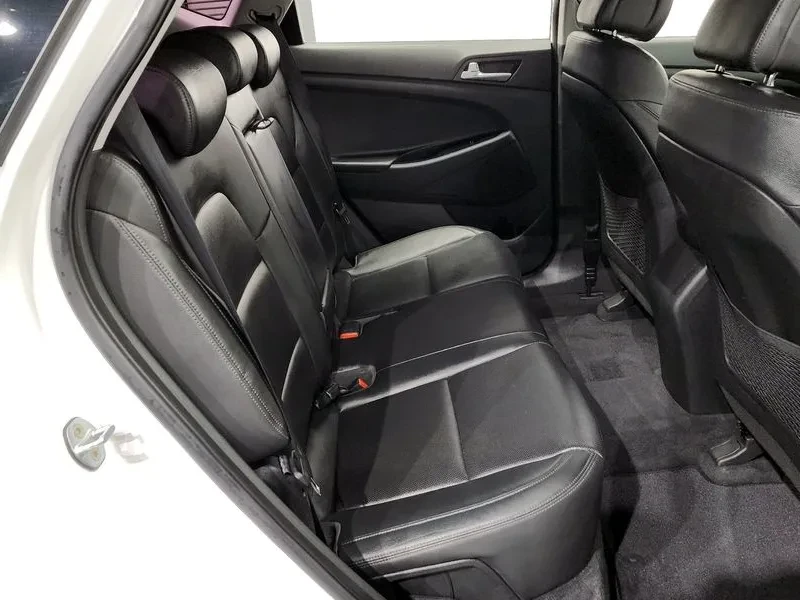 Hyundai Tucson 2.0 CRDi 4WD, снимка 11 - Автомобили и джипове - 55132972