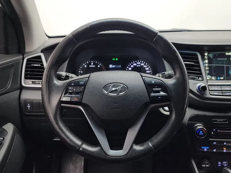 Hyundai Tucson 2.0 CRDi 4WD, снимка 12 - Автомобили и джипове - 55132972