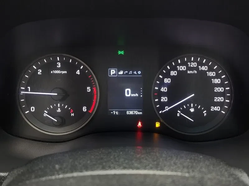 Hyundai Tucson 2.0 CRDi 4WD, снимка 7 - Автомобили и джипове - 55132972