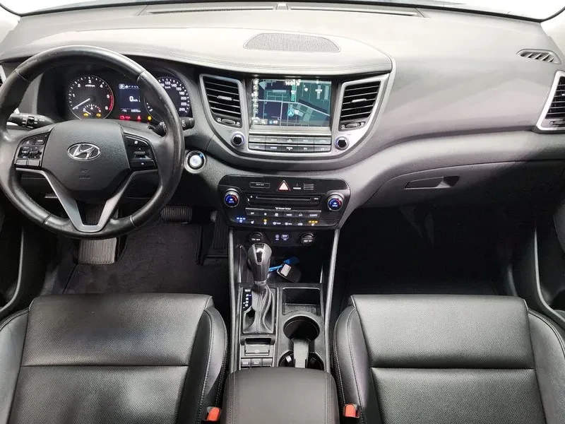 Hyundai Tucson 2.0 CRDi 4WD, снимка 6 - Автомобили и джипове - 55132972