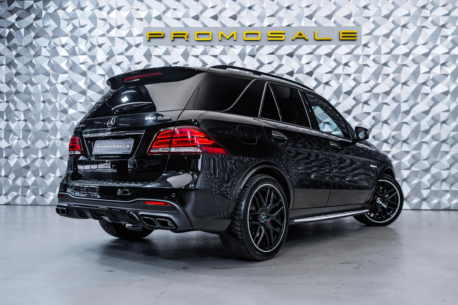 Mercedes-Benz GLE 63 AMG 4MATIC* PANO* 21'' - изображение 4