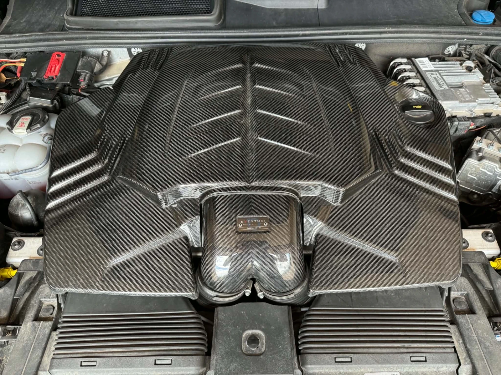 Audi SQ8 4.0TFSI/Bang&Olufsen/3D Камера/Обдухване/Дистроник, снимка 10 - Автомобили и джипове - 54554663