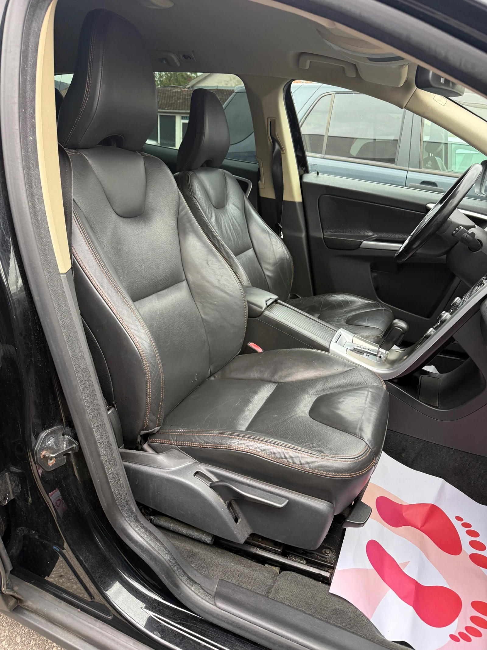 Volvo XC60 2.4 D5 4X4, снимка 14 - Автомобили и джипове - 56521458