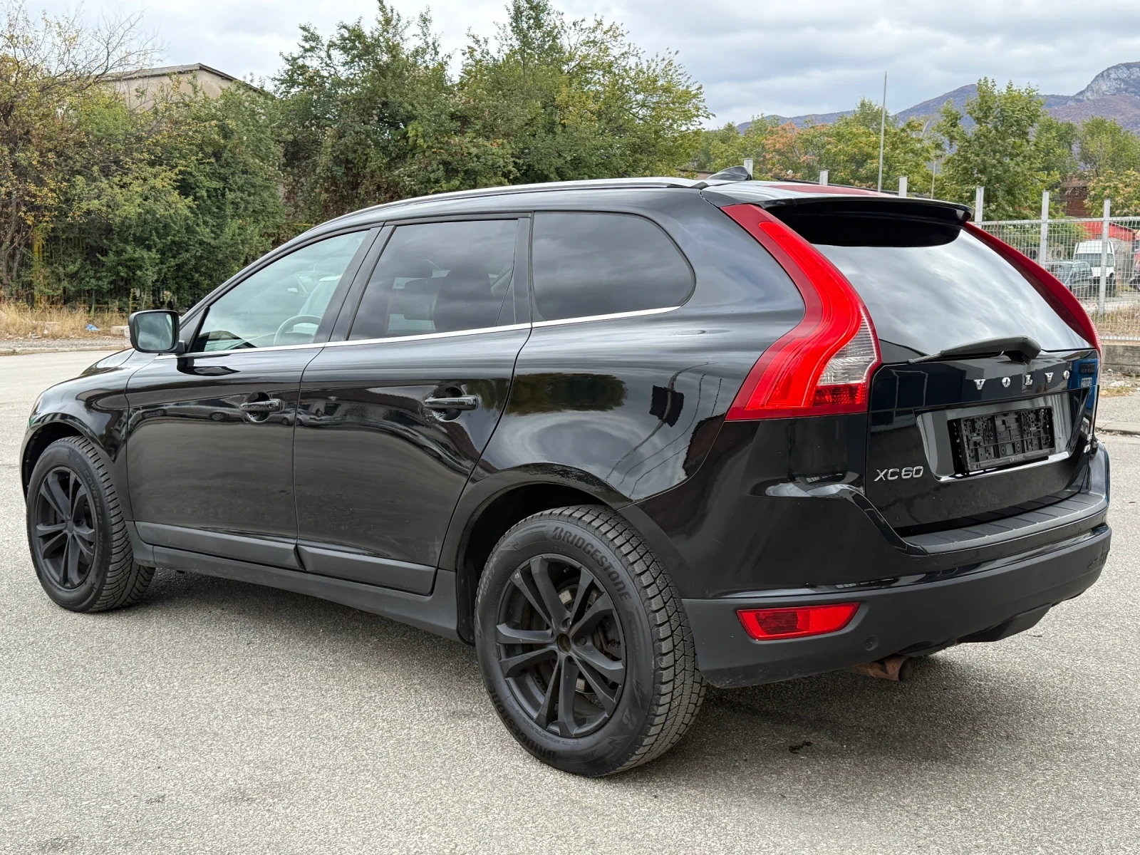 Volvo XC60 2.4 D5 4X4, снимка 5 - Автомобили и джипове - 56521458