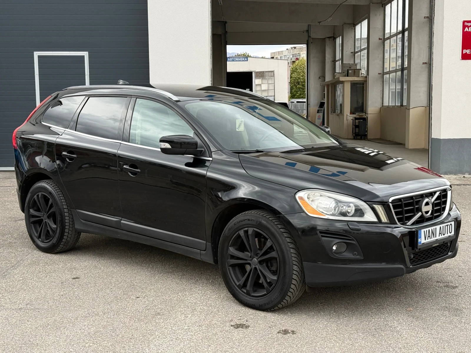 Volvo XC60 2.4 D5 4X4, снимка 2 - Автомобили и джипове - 56521458