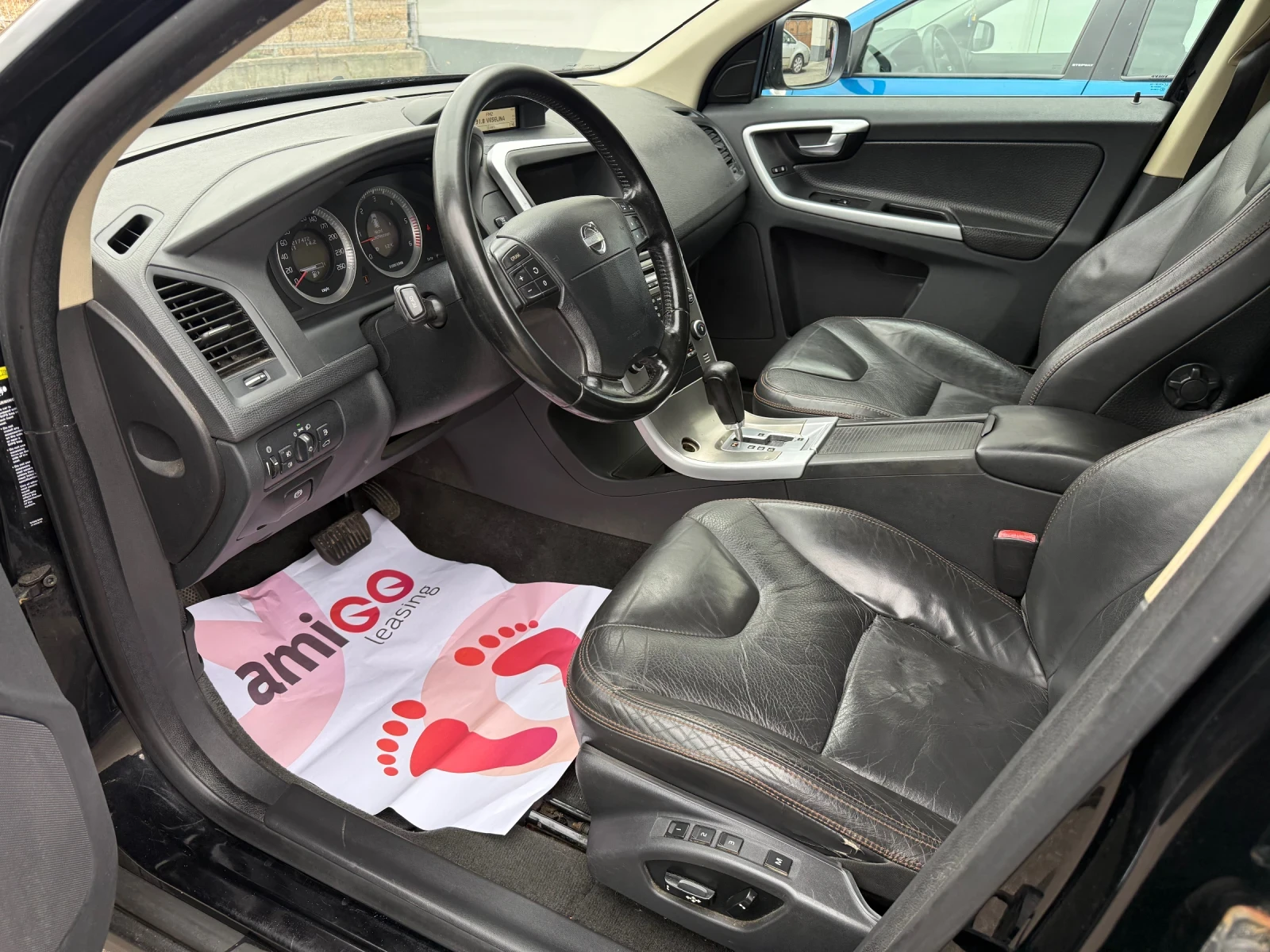 Volvo XC60 2.4 D5 4X4, снимка 8 - Автомобили и джипове - 56521458