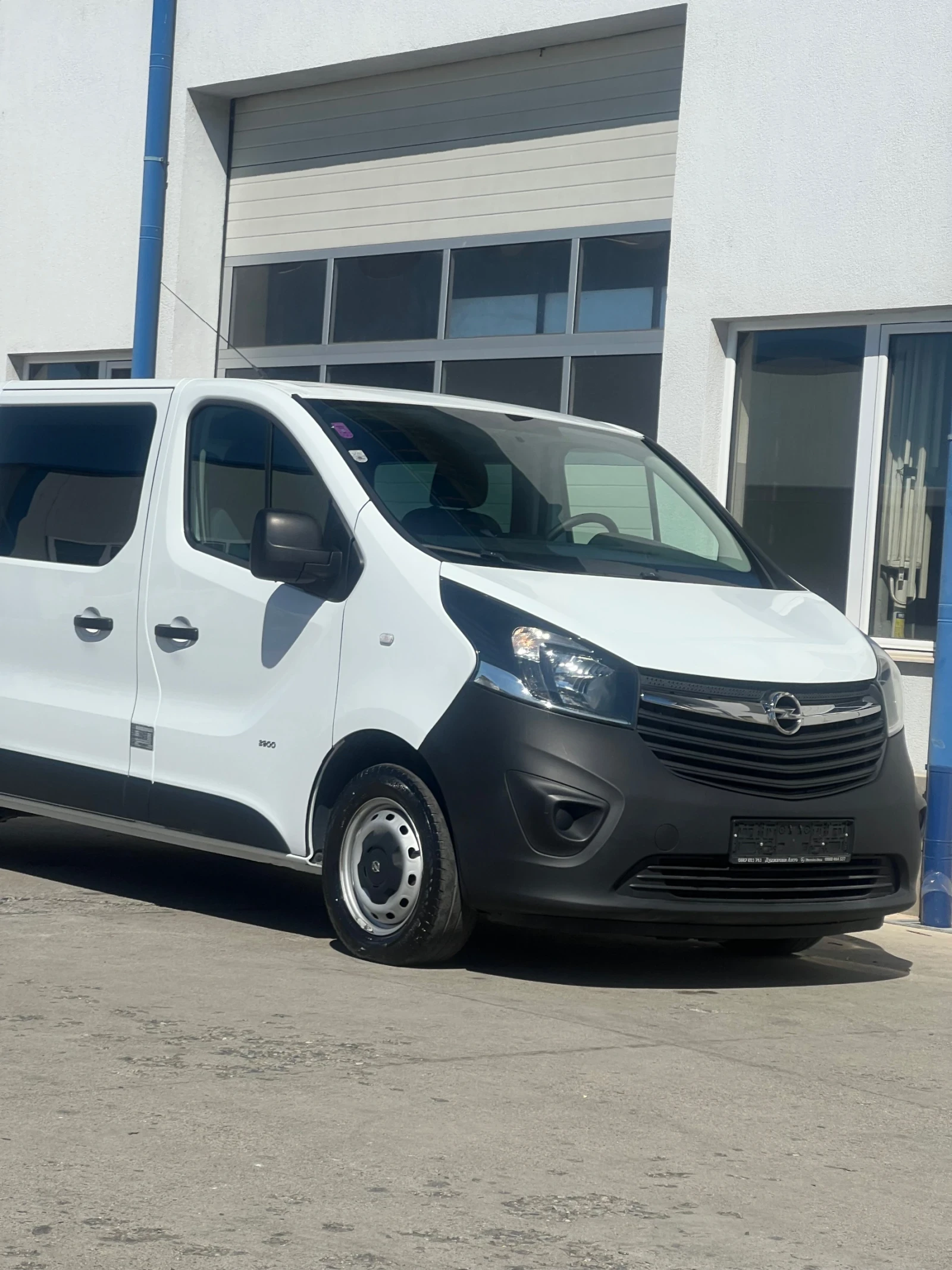 Renault Trafic 6-места / Климатик, снимка 2 - Бусове и автобуси - 55959901
