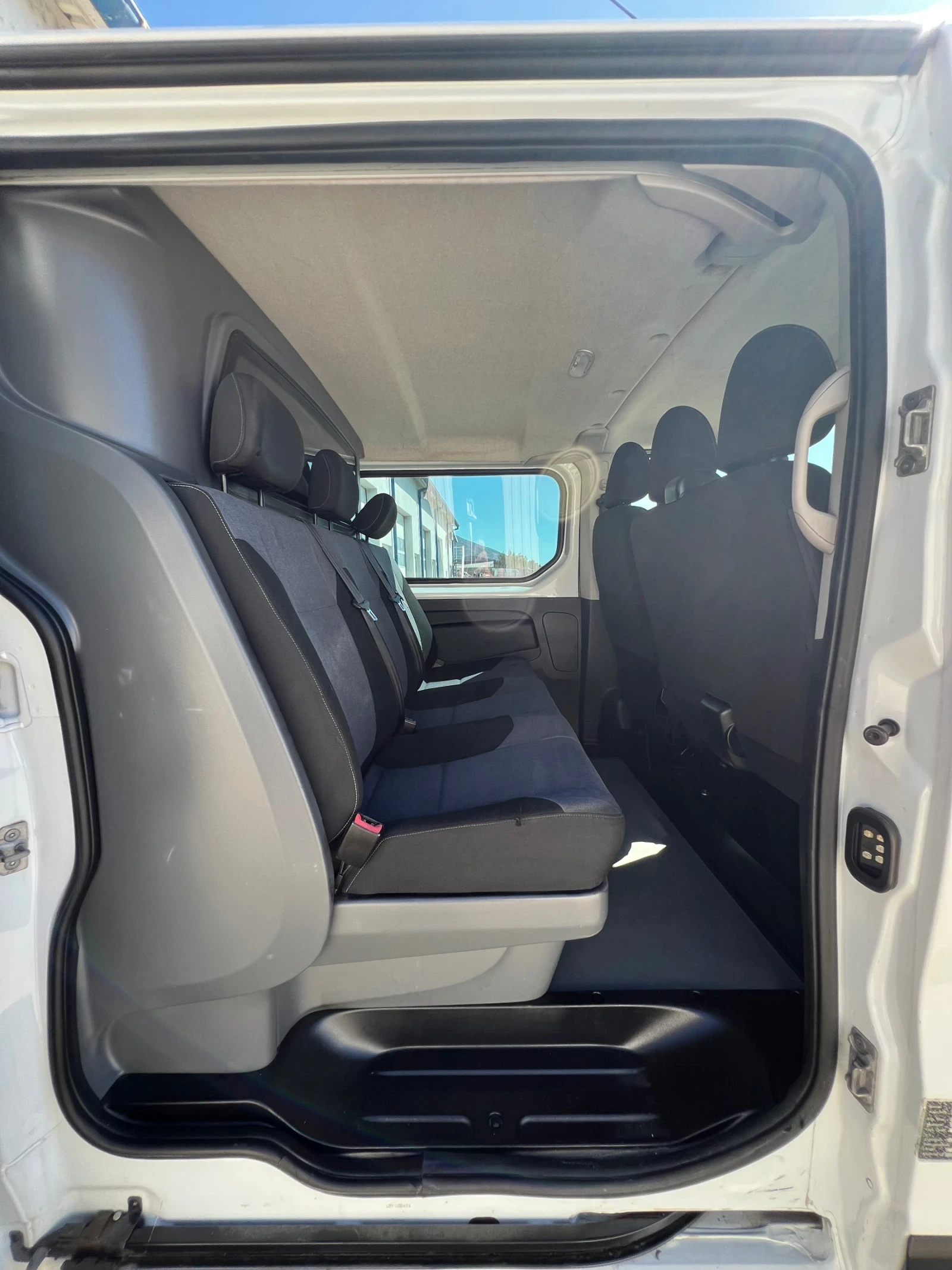 Renault Trafic 6-места / Климатик, снимка 11 - Бусове и автобуси - 55959901