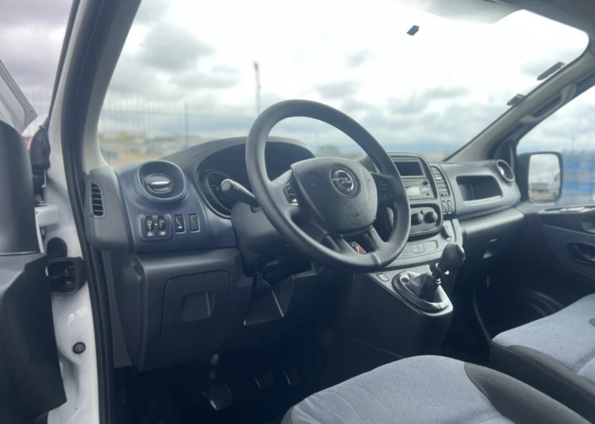 Renault Trafic 6-места / Климатик, снимка 14 - Бусове и автобуси - 55959901