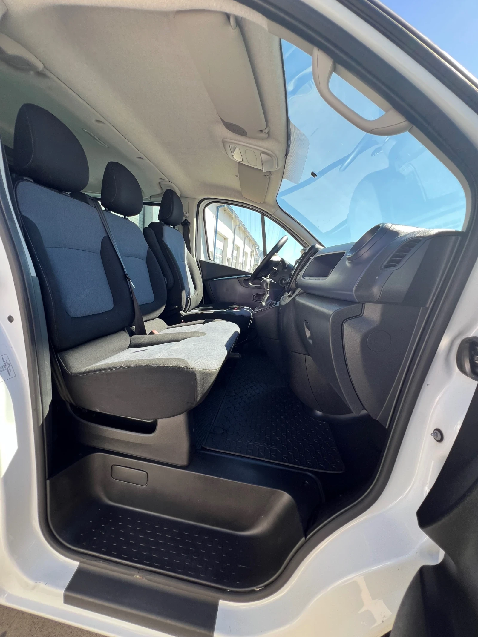 Renault Trafic 6-места / Климатик, снимка 12 - Бусове и автобуси - 55959901