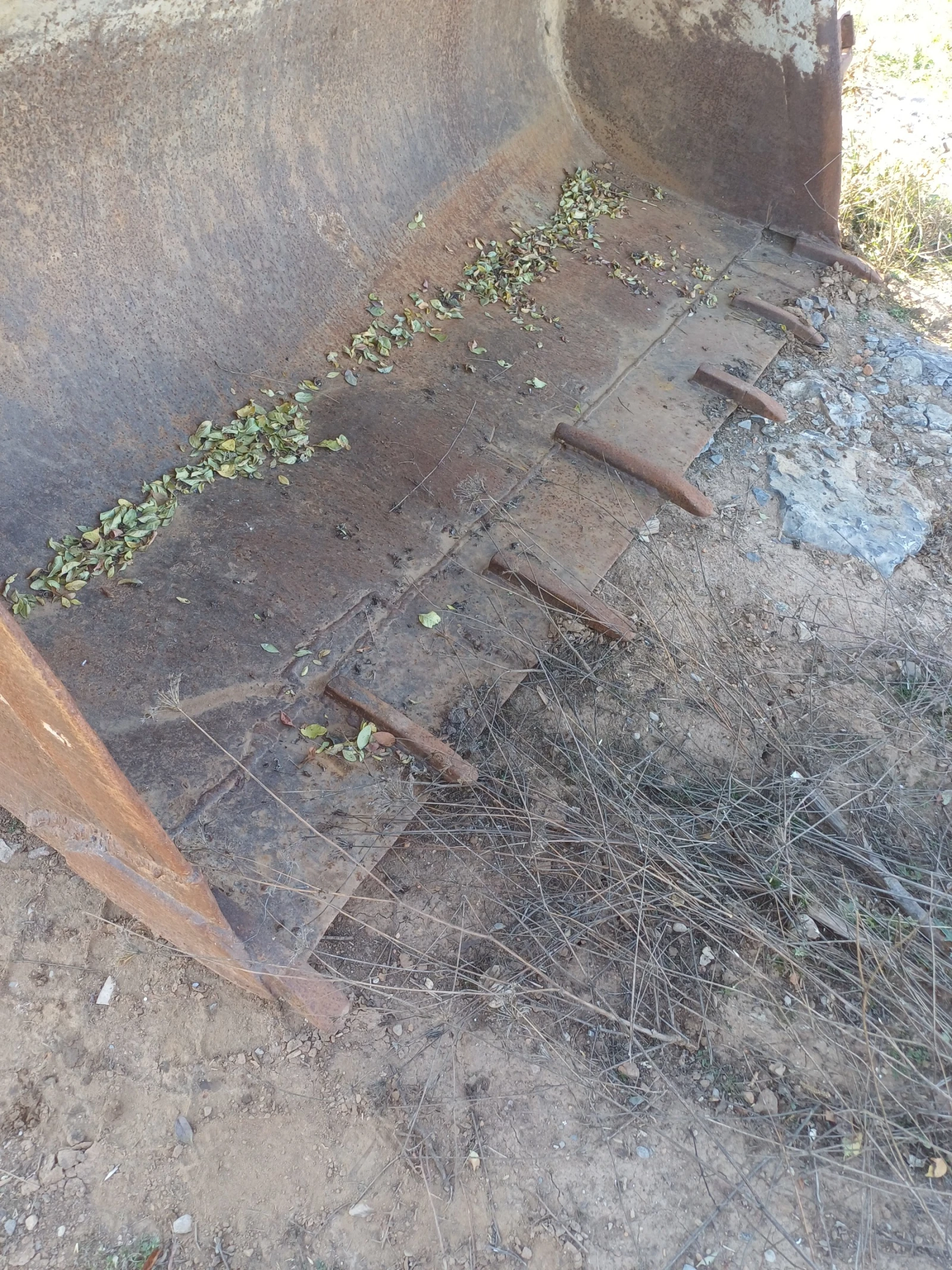   L 200 | Mobile.bg   2