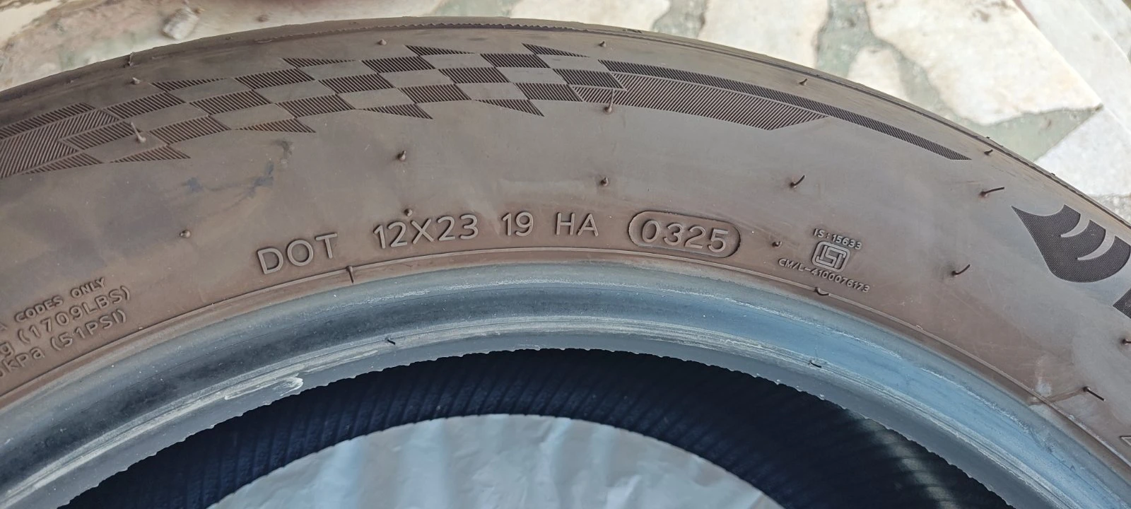 Гуми Летни 235/50R19, снимка 2 - Гуми и джанти - 54140941