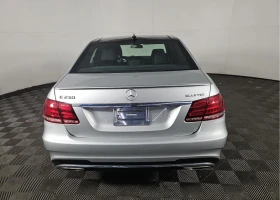 Mercedes-Benz E 250 4Matic , снимка 4