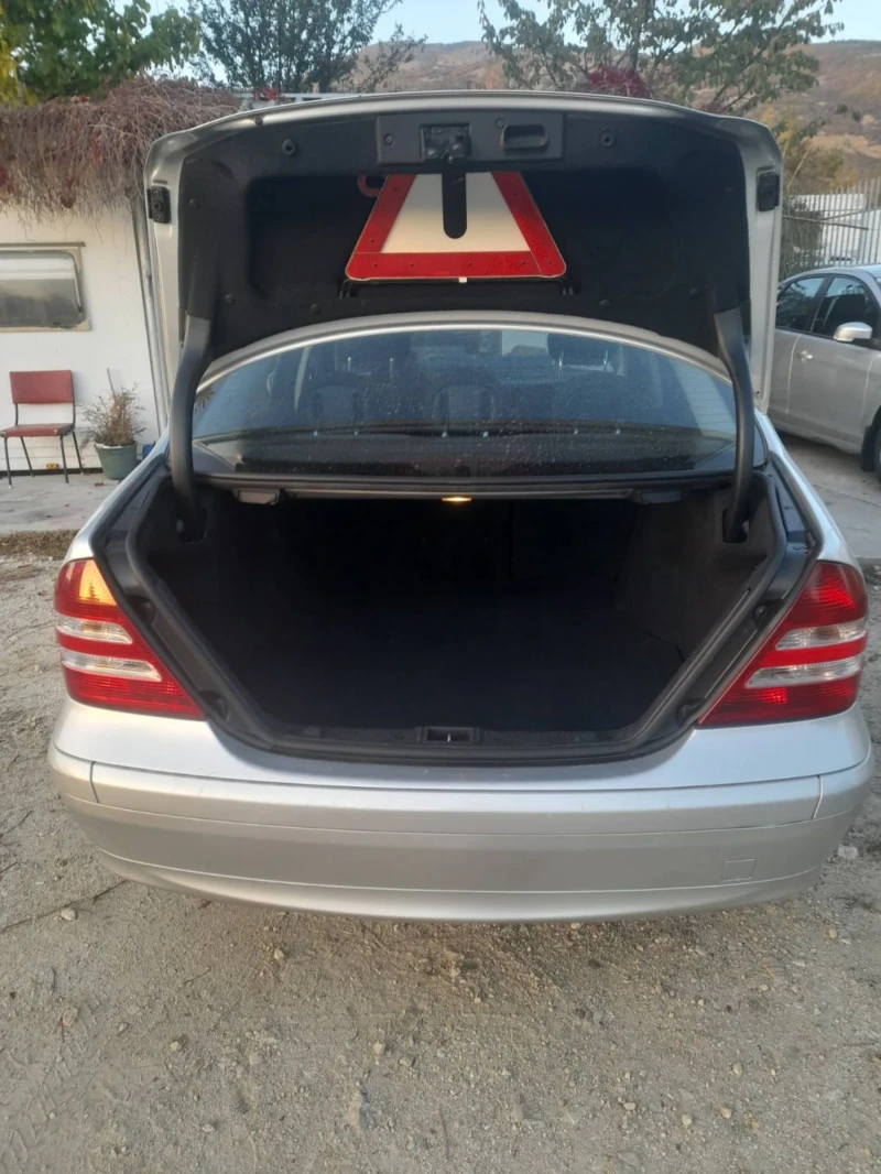 Mercedes-Benz C 220 2.2 CDI, снимка 12 - Автомобили и джипове - 48545993