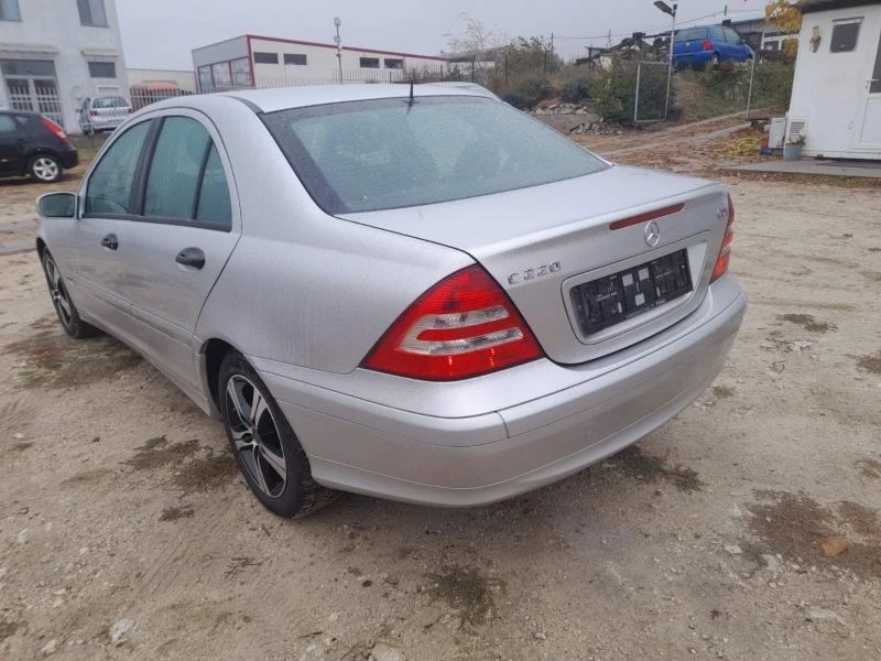 Mercedes-Benz C 220 2.2 CDI, снимка 13 - Автомобили и джипове - 48545993