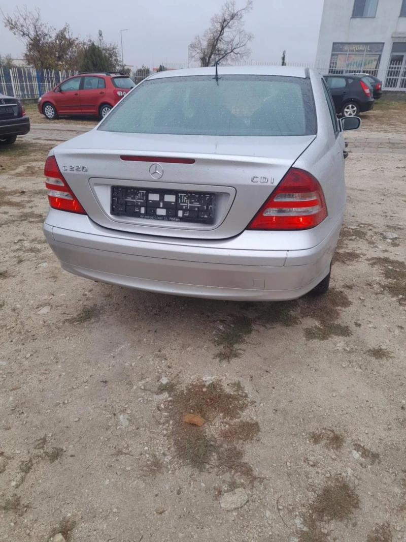 Mercedes-Benz C 220 2.2 CDI, снимка 9 - Автомобили и джипове - 48545993