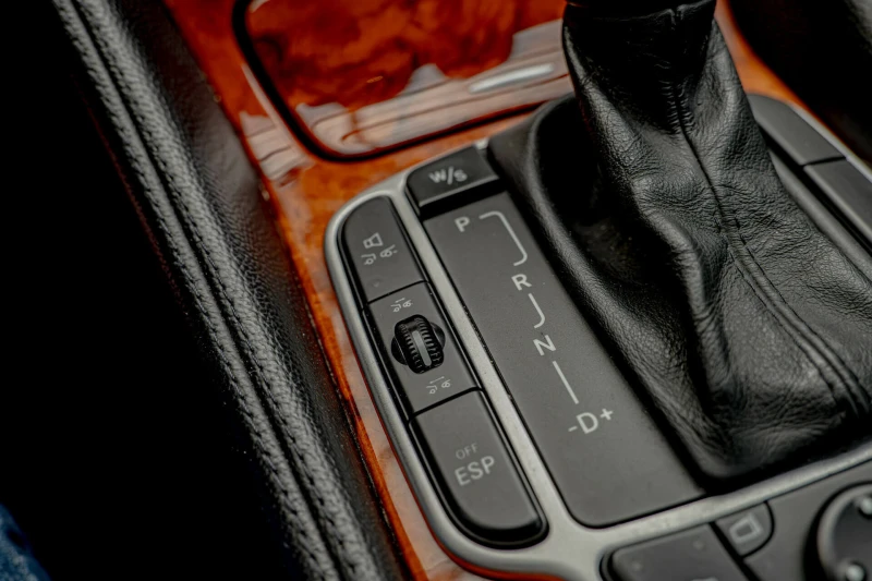 Mercedes-Benz SL 500 V8/ABC/AIR Matic/Distronic/Harman Kardon/BiXenon, снимка 8 - Автомобили и джипове - 50650457