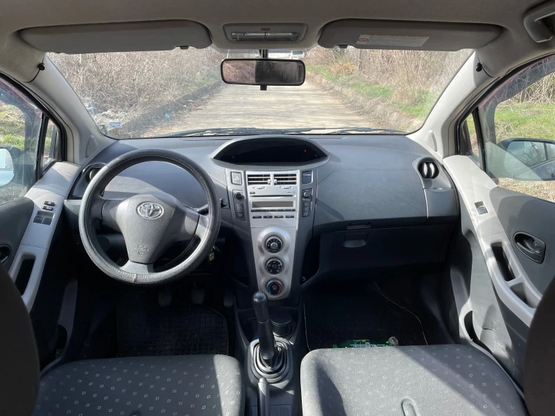 Toyota Yaris 1.0i, обслужена, каско, климатик, перфектна, снимка 9 - Автомобили и джипове - 52191873