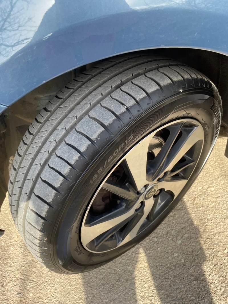 Toyota Yaris 1.0i, обслужена, каско, климатик, перфектна, снимка 8 - Автомобили и джипове - 52191873