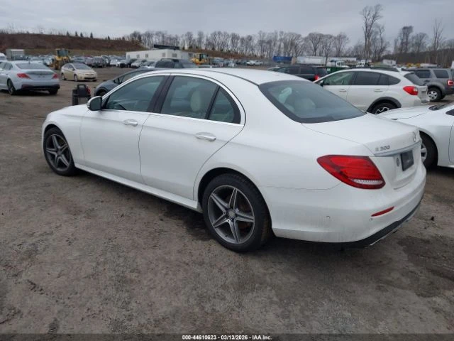Mercedes-Benz E 300 AMG* PACK* 4MATIC* BURMESTER* 360КАМЕРА* , снимка 4 - Автомобили и джипове - 53975674