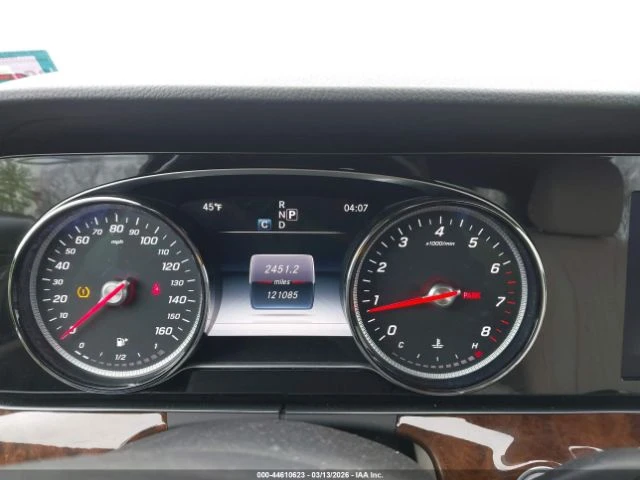 Mercedes-Benz E 300 AMG* PACK* 4MATIC* BURMESTER* 360КАМЕРА* , снимка 10 - Автомобили и джипове - 53975674