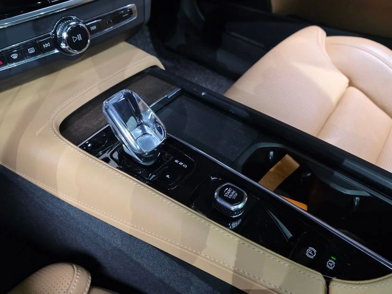Volvo S90 КРАЙНА ЦЕНА: 23757 EUR, снимка 9 - Автомобили и джипове - 55966923
