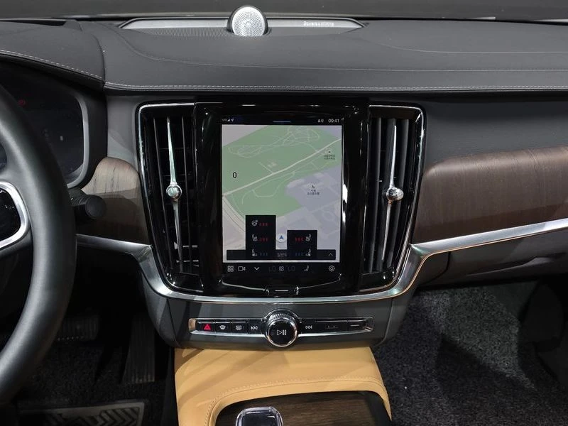 Volvo S90 КРАЙНА ЦЕНА: 23757 EUR, снимка 14 - Автомобили и джипове - 55966923