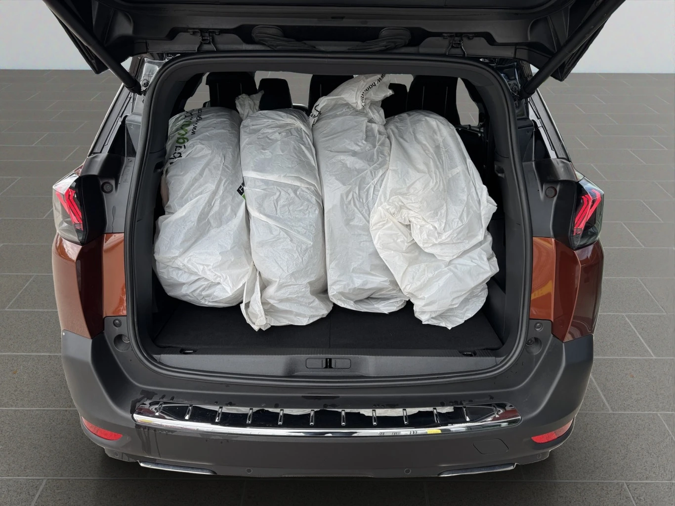 Peugeot 5008 New Line Up GT 1.2 PureTech 136 HYBRID 48V e-DCS6  - изображение 8