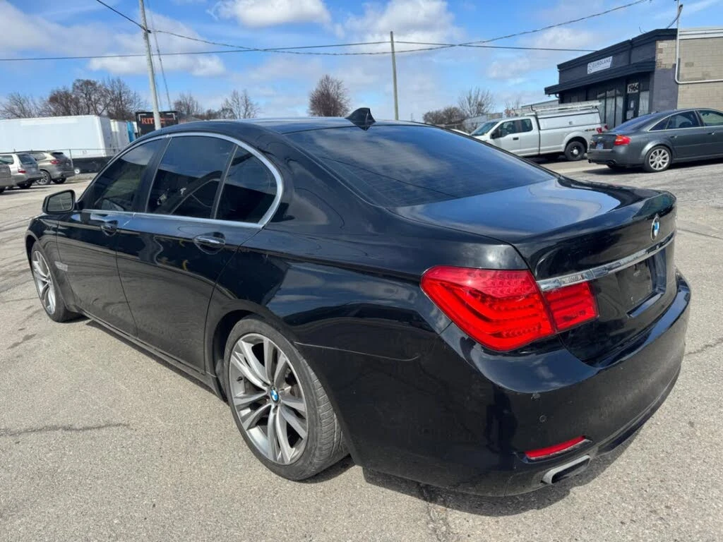 BMW 750 * АВТО КРЕДИТ* ЦЕНА ДО БГ * CARFAX *  - изображение 5