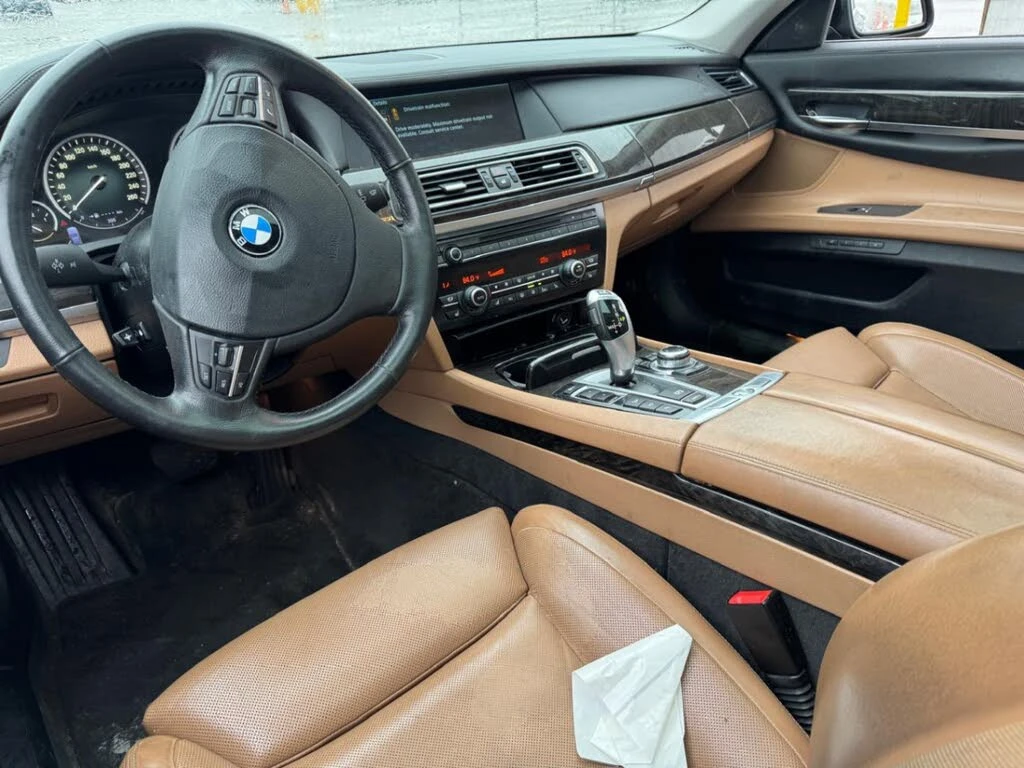 BMW 750 * АВТО КРЕДИТ* ЦЕНА ДО БГ * CARFAX *  - изображение 9