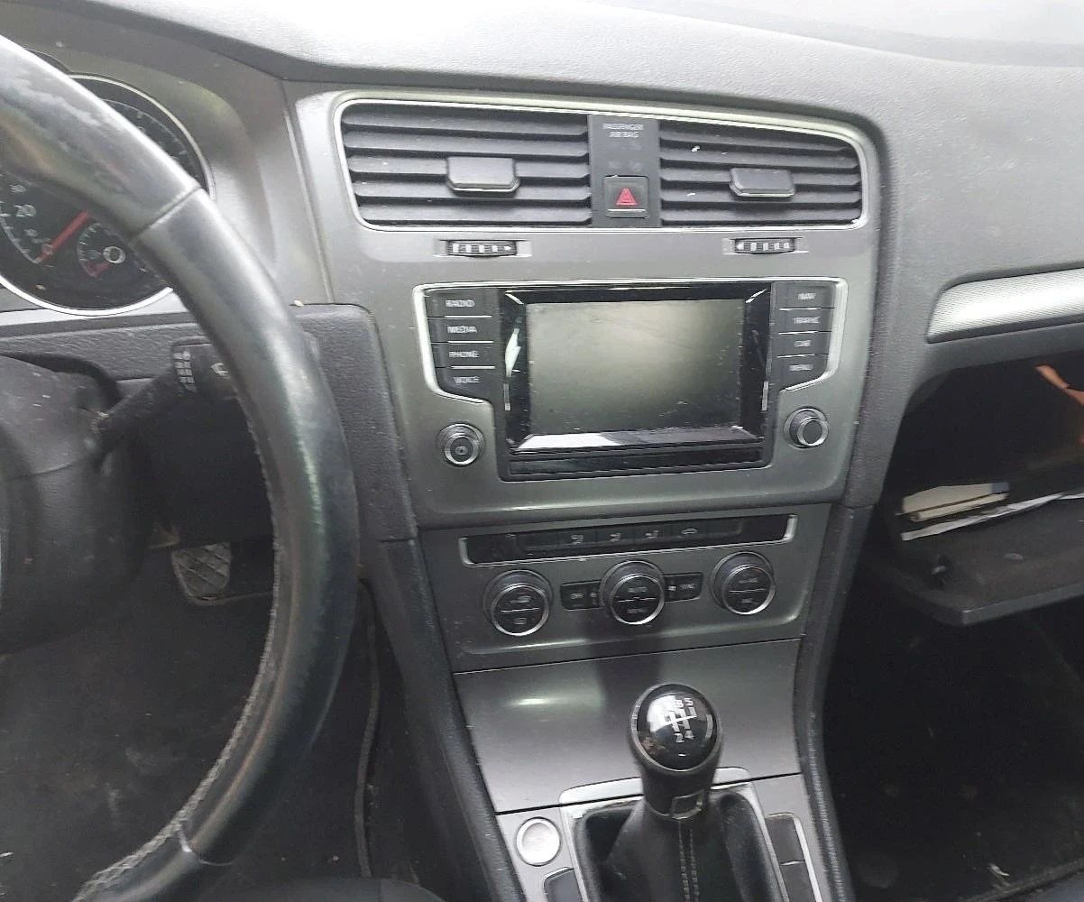 VW Golf 1.6TDI NAVI | Mobile.bg — изображение 13