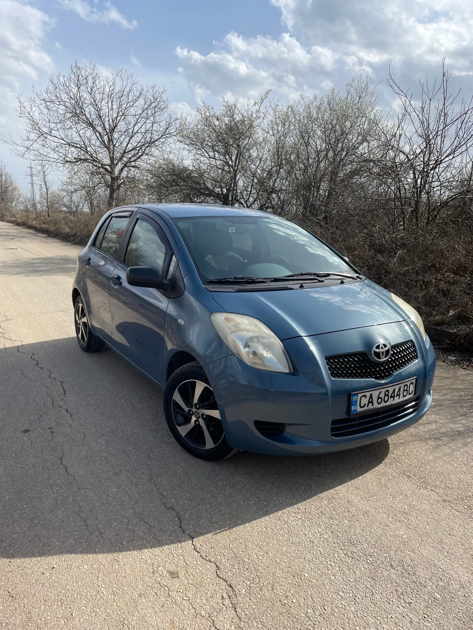 Toyota Yaris 1.0i, обслужена, каско, климатик, перфектна - изображение 2
