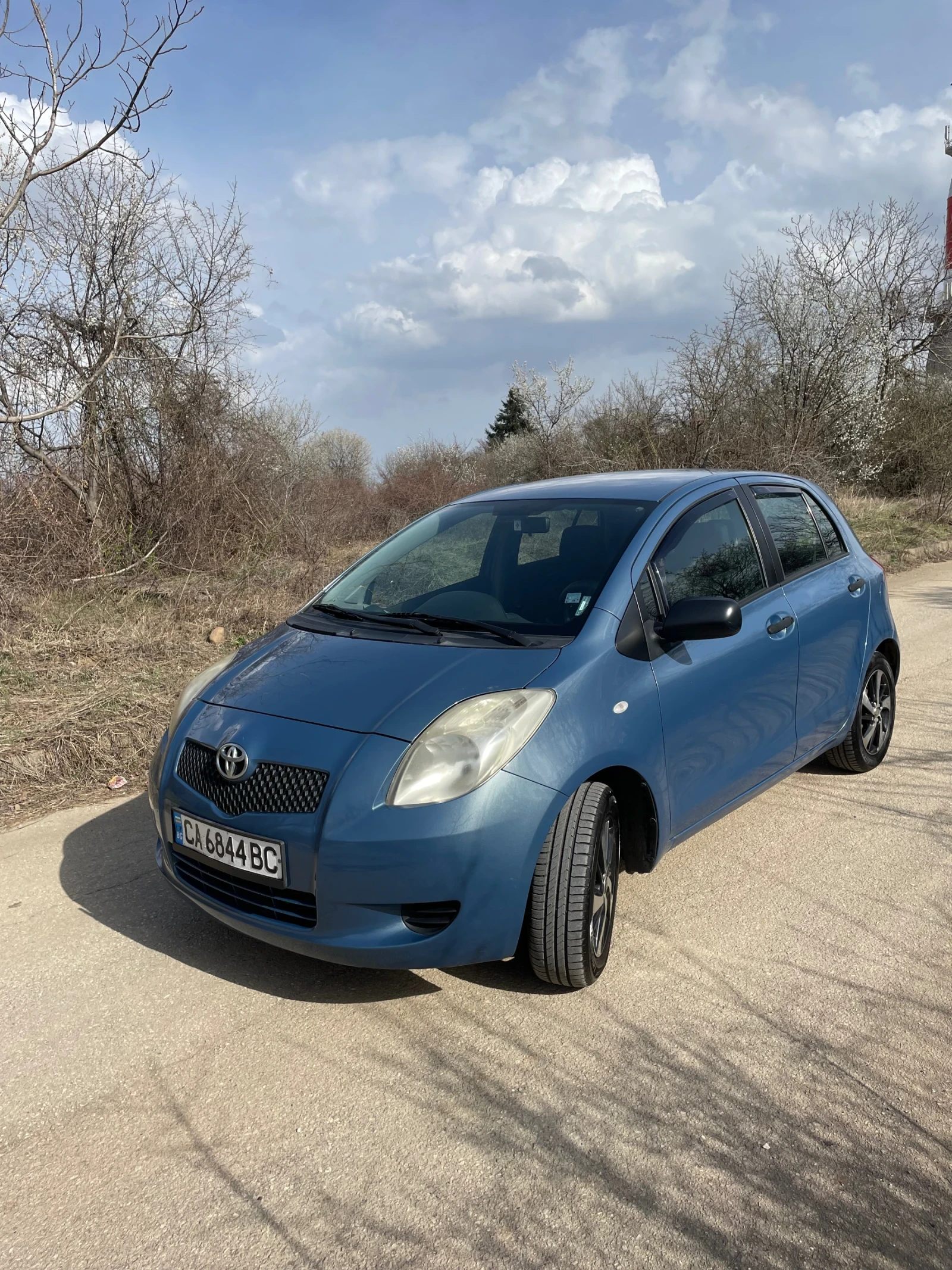 Toyota Yaris 1.0i, обслужена, каско, климатик, перфектна - изображение 4