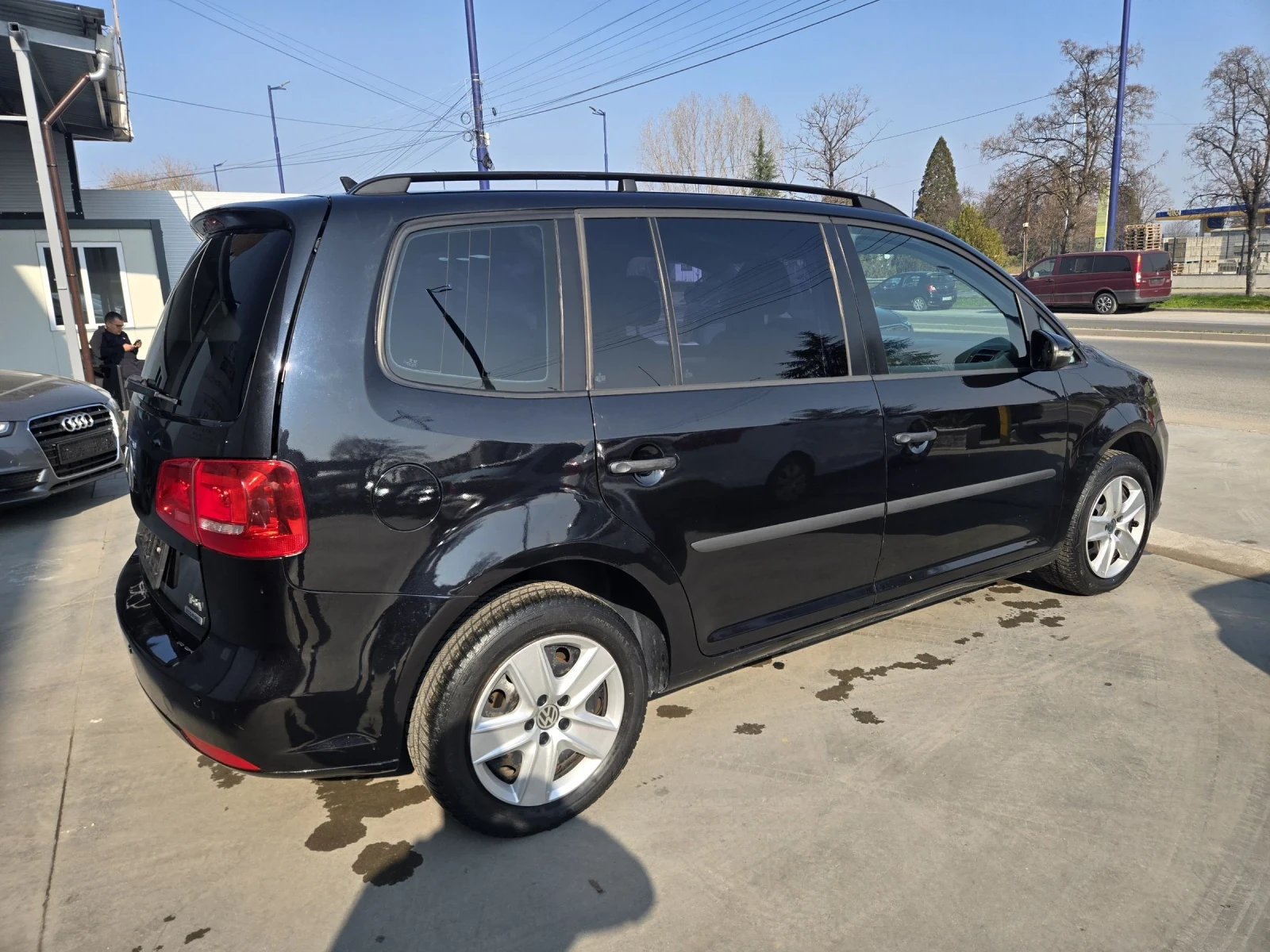 VW Touran Фабричен метан, снимка 3 - Автомобили и джипове - 53743670